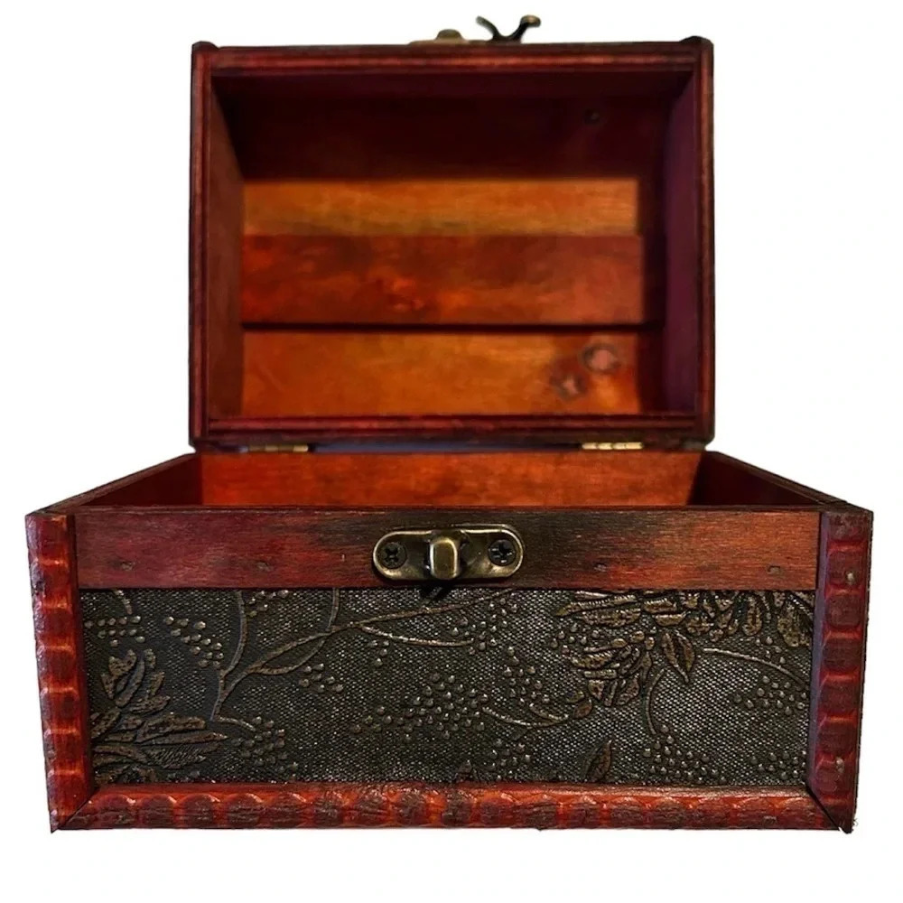 Vintage style Wood Treasure Chest. New‎ - Picture 8 of 9